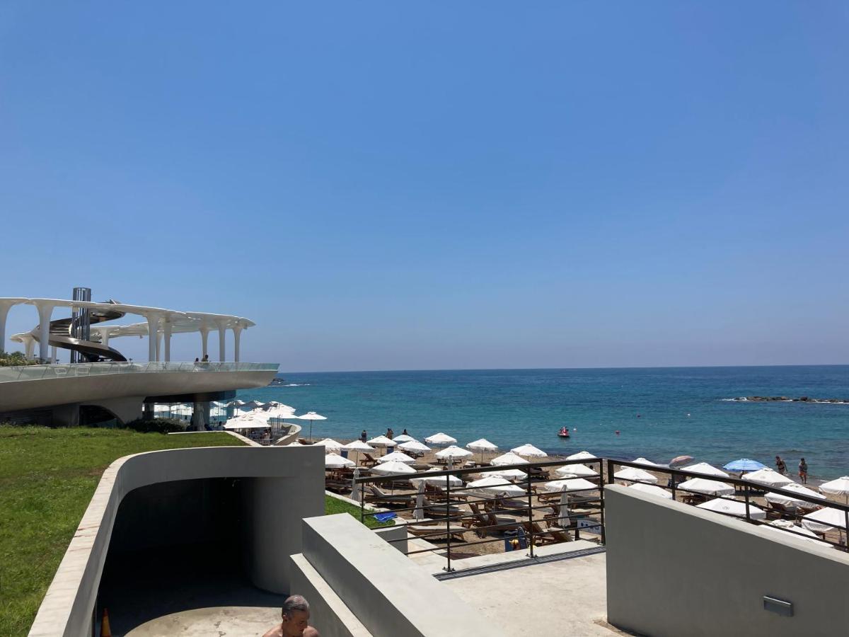 Sun Julz Apartments On The Beach Paphos Exteriör bild