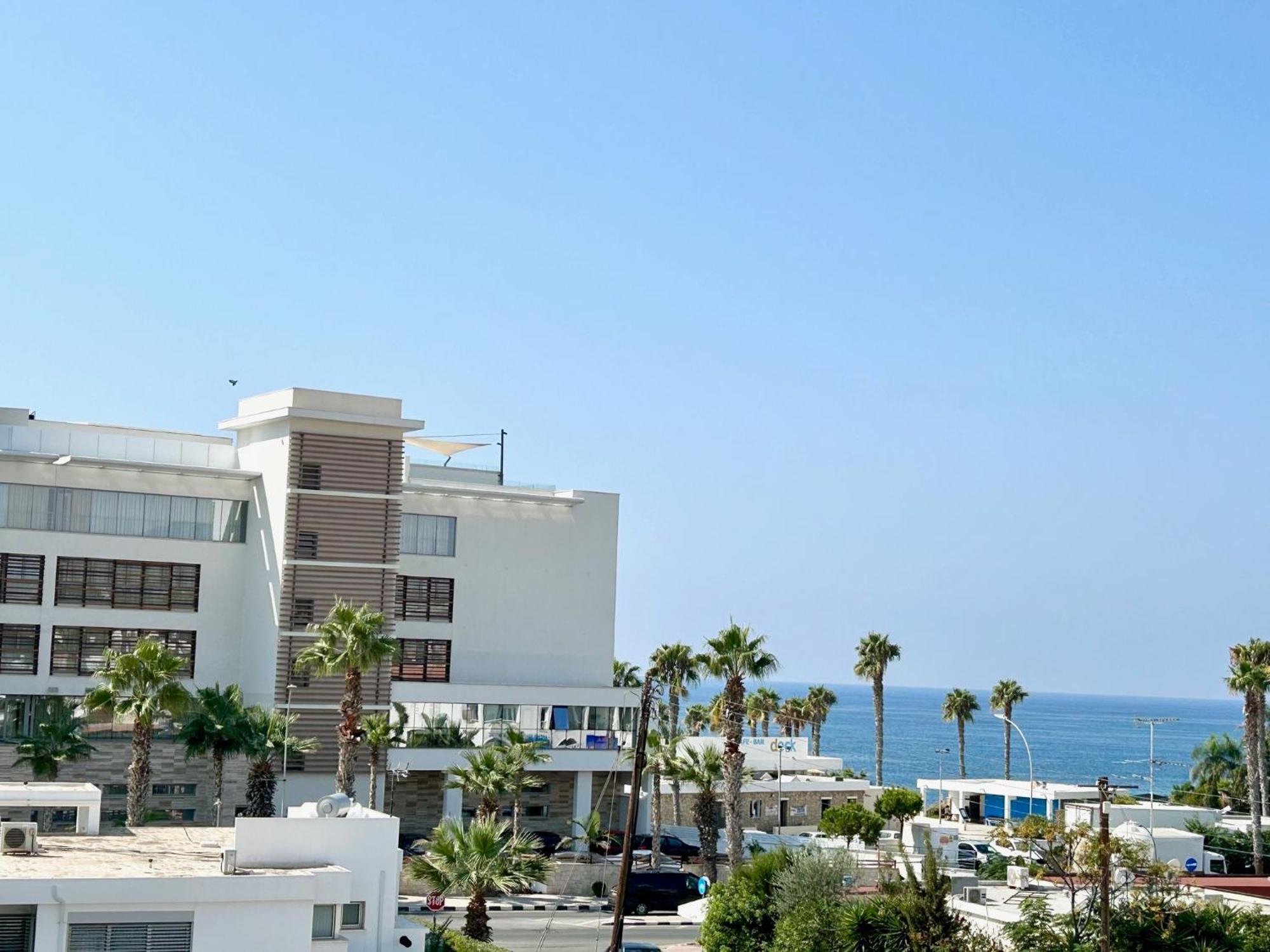Sun Julz Apartments On The Beach Paphos Exteriör bild
