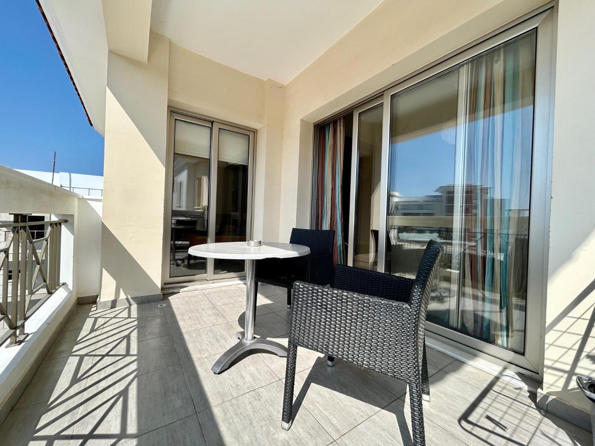 Sun Julz Apartments On The Beach Paphos Exteriör bild