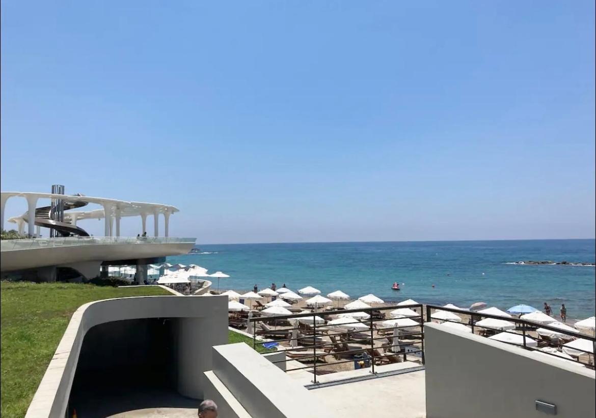 Sun Julz Apartments On The Beach Paphos Exteriör bild