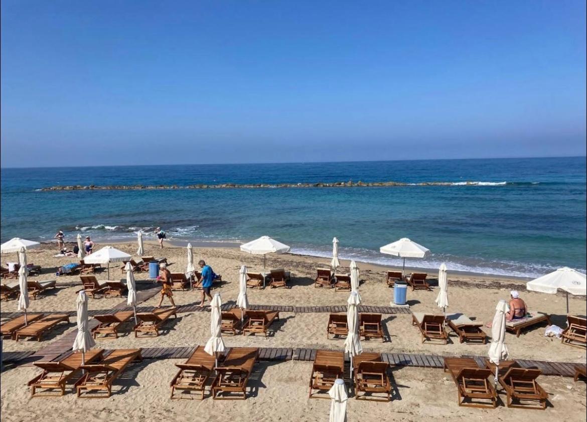 Sun Julz Apartments On The Beach Paphos Exteriör bild