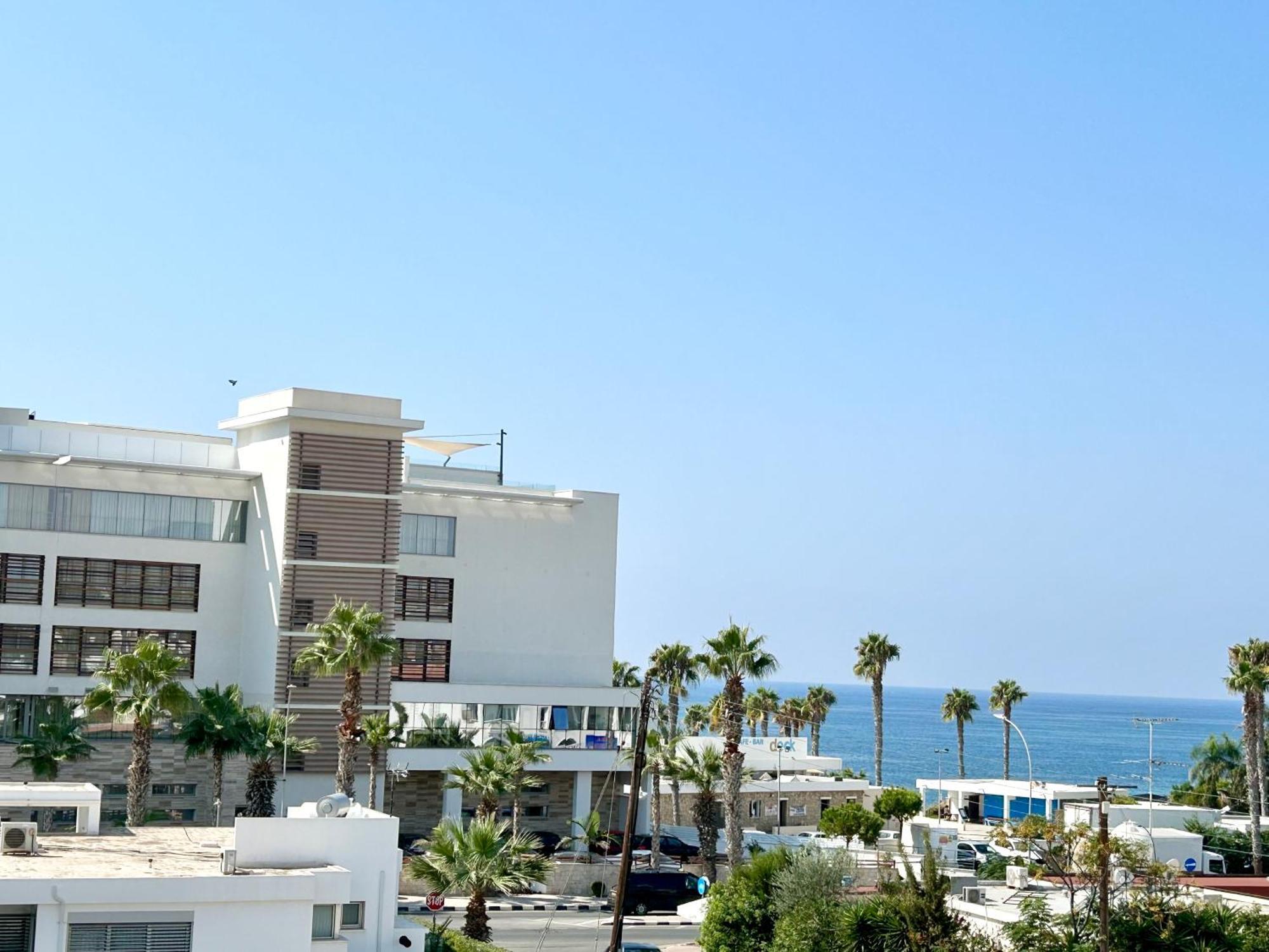 Sun Julz Apartments On The Beach Paphos Exteriör bild