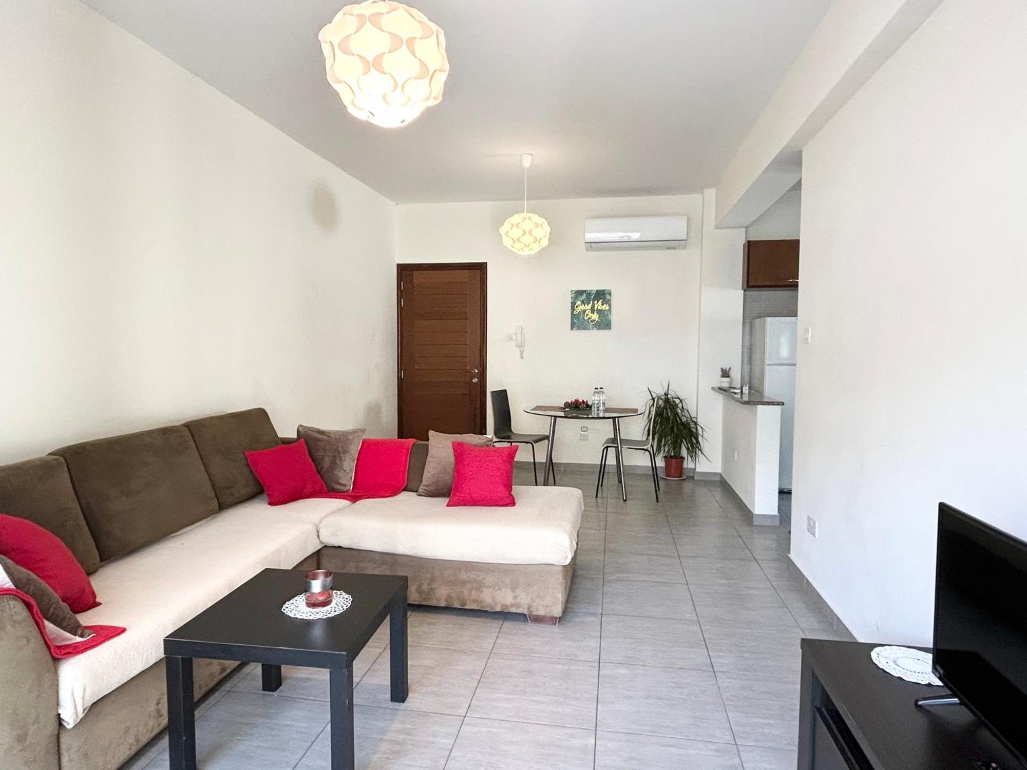 Sun Julz Apartments On The Beach Paphos Exteriör bild