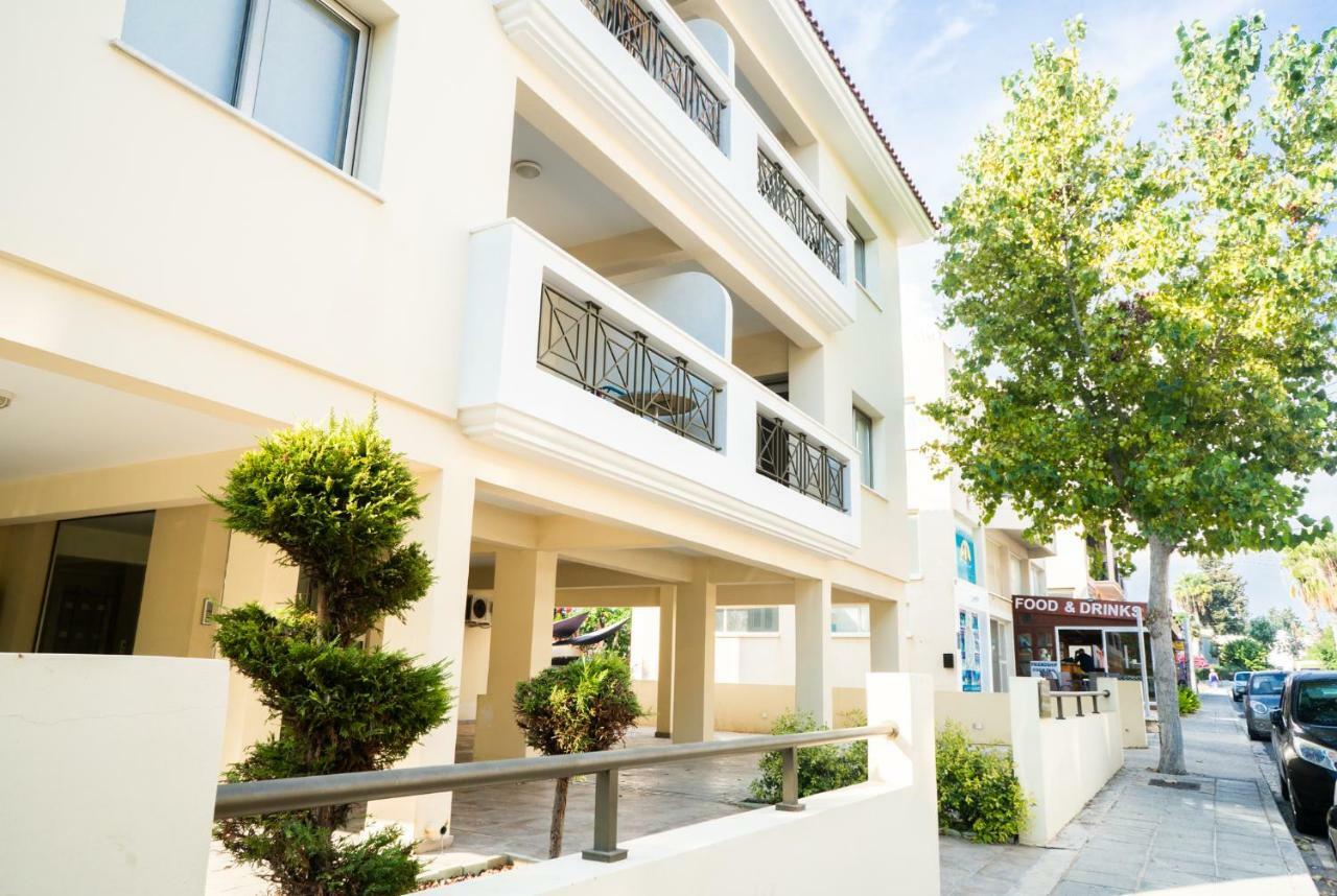 Sun Julz Apartments On The Beach Paphos Exteriör bild